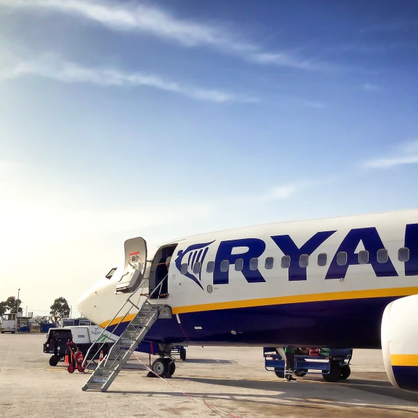 Fliegen wird 2023 deutlich teurer: Ryanair bietet noch günstige Flüge in 2023 an