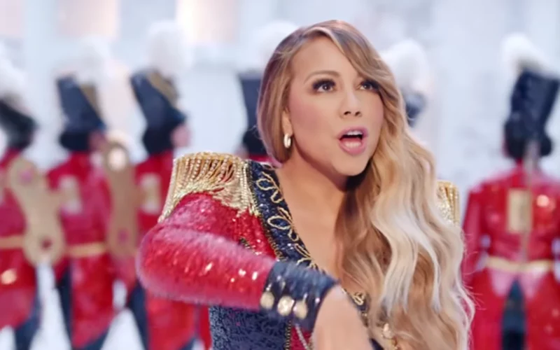 Mariah Carey führt Charts an