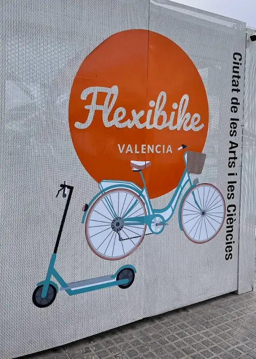 Valencia: Fahrräder gibt es schon für 10 Euro pro Tag - und eben auch E-Roller
